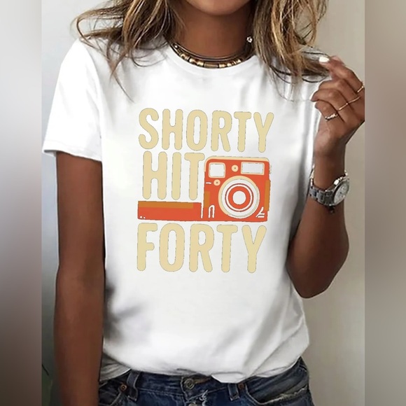 Tops - Shorty Hit 40 Graphic Tee Camera Print